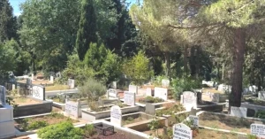 Mezarlık Ziyaretinde Okunacak Etkili Dualar! Huzur Bulmanın Yolu